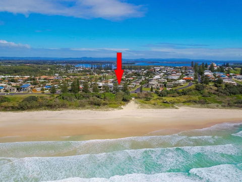 Blue Pacific 2 Across The Road From Pippi Beach - Australian Directory 2