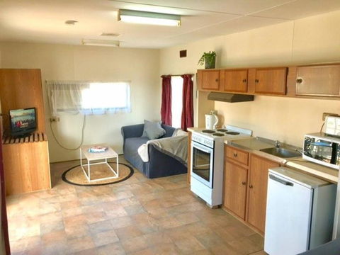 Cute Private Studio Flat With AIRCON! - Australian Directory 6