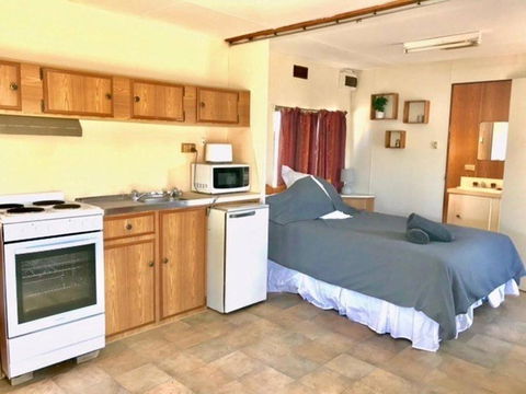 Cute Private Studio Flat With AIRCON! - Australian Directory 1