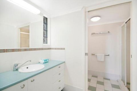 Sunshine Cove Across The Road From The Beach - Australian Directory 4