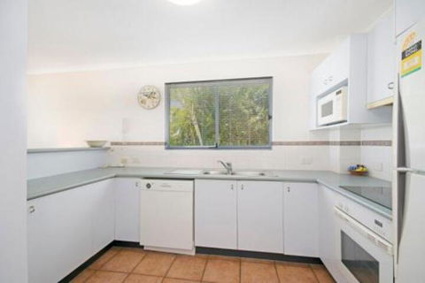 Sunshine Cove Across The Road From The Beach - Australian Directory 3