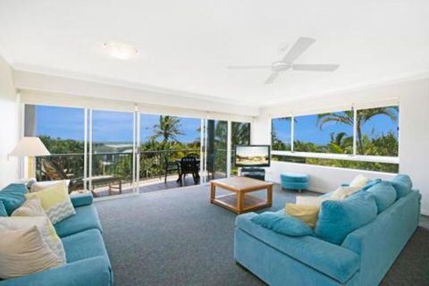 Sunshine Cove Across The Road From The Beach - Australian Directory 2
