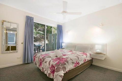 Sunshine Cove Across The Road From The Beach - Australian Directory 7