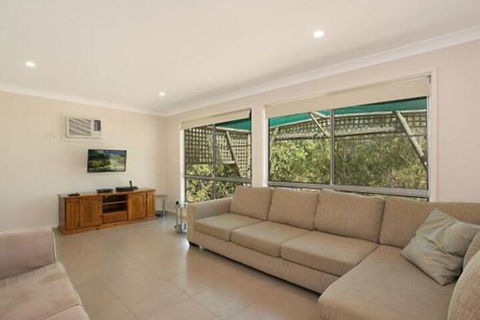 Rosamund House In Broke 4br House In Walking Distance To Cellar Doors - Australian Directory 6