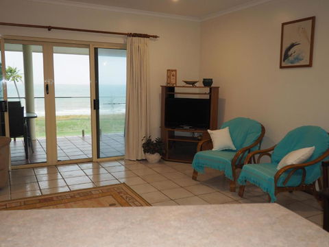 La Riviera - Australian Directory 2
