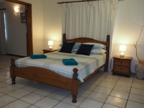 La Riviera - Australian Directory 4