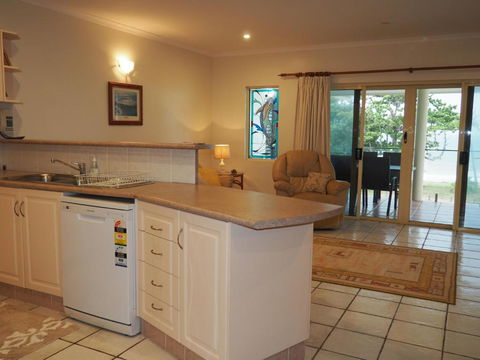 La Riviera - Australian Directory 5