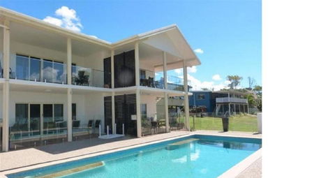 La Riviera - Australian Directory 6