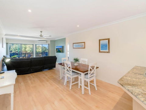 The Sands 7 Great Views Across The Ocean - Australian Directory 2