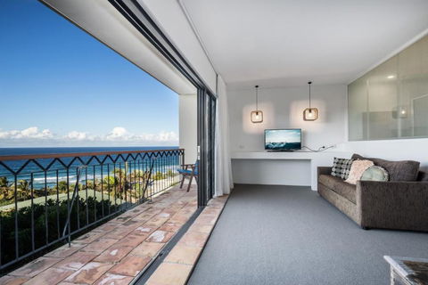 Tuscan Inspired Townhouse Minutes From The Beach - Australian Directory 4