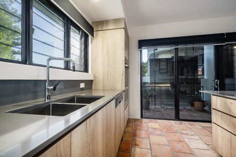 Tuscan Inspired Townhouse Minutes From The Beach - Australian Directory 6