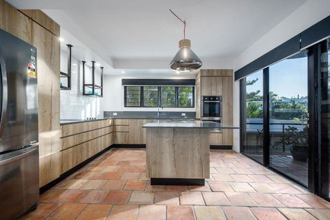 Tuscan Inspired Townhouse Minutes From The Beach - Australian Directory 2
