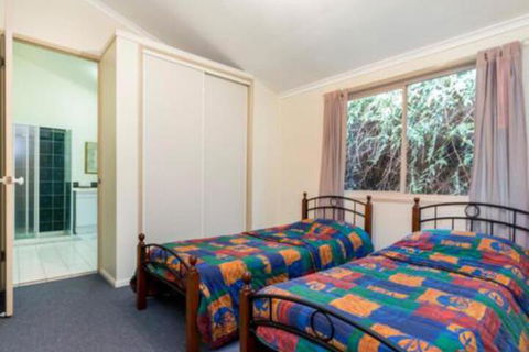 Amaroo House - Australian Directory 4