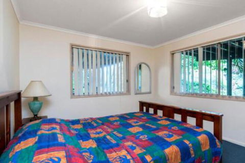 Amaroo House - Australian Directory 5