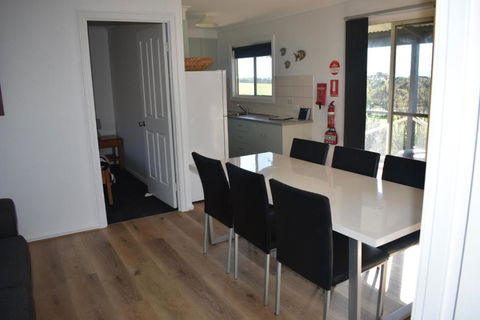 Tidal Dreaming Seaview Cottages - Australian Directory 2