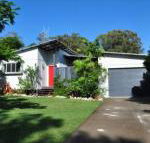 10 Double Island Drive Modern family home centrally located swimming pool  outdoor area - Australian Directory