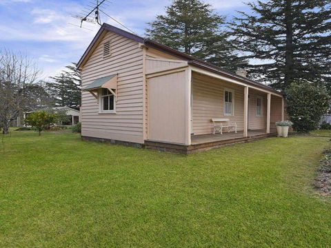Station Masters Cottage Classic Quaint & Nostalgia - Australian Directory 2