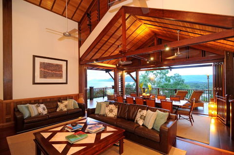 Villa Empat Puluh Dua - Australian Directory 1