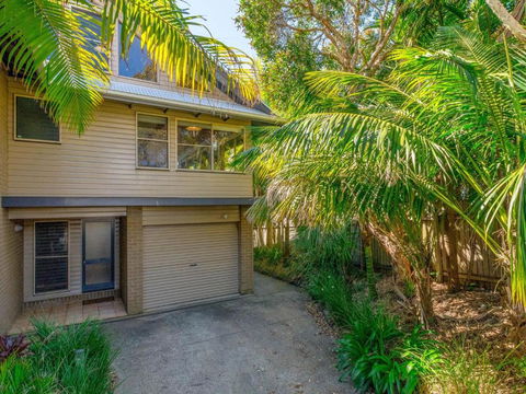 The Crest 2 At Beautiful Angourie - Australian Directory 6