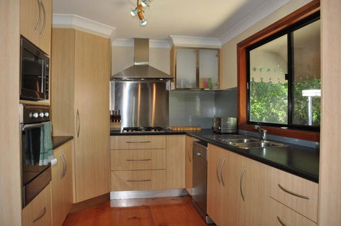 43 Double Island Drive Two Level Holiday Home With Swimming Pool. Located Close To Beach & CBD - Australian Directory 1
