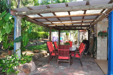 43 Double Island Drive Two Level Holiday Home With Swimming Pool. Located Close To Beach & CBD - Australian Directory 4
