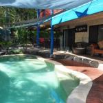 43 Double Island Drive Two Level Holiday Home With Swimming Pool. Located Close To Beach & CBD - Australian Directory 0