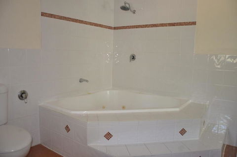 44 Cypress Avenue Holiday Home In A Quiet Location Close To Patrolled Beach & CBD - Australian Directory 1