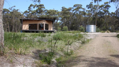 BAY Of FIRES ECO HUT Off Grid Experience At Binalong Bay - Australian Directory 1
