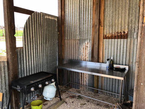 Bed In A Shed Vineyard Stay - Australian Directory 3