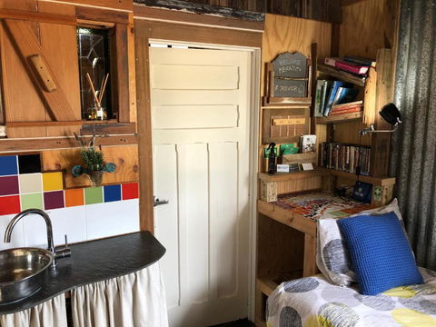 Bed In A Shed Vineyard Stay - Australian Directory 5