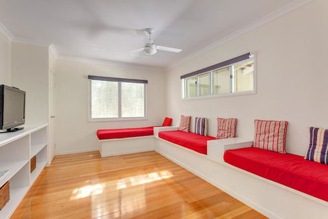19 Satinwood Natures Retreat With A Bit Of Sandy Feet - Australian Directory 3