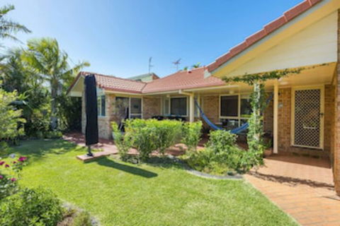 SECRET GARDEN WiFi Netflix Pet Friendly - Australian Directory 0