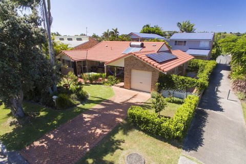 SECRET GARDEN WiFi Netflix Pet Friendly - Australian Directory 6