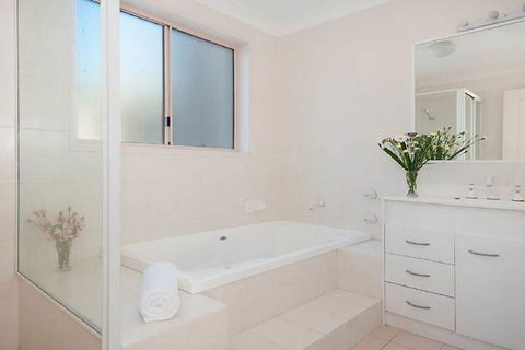 Pacific Rose Winter Holiday Special - Australian Directory 4