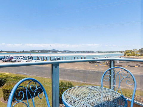Fairholme 8 Perfect Lakefront Position - Australian Directory 3