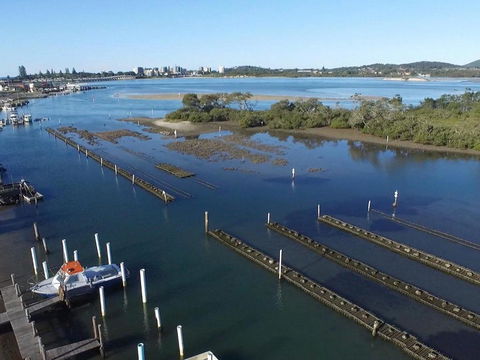 Fairholme 8 Perfect Lakefront Position - Australian Directory 4