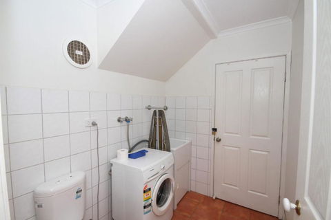 FANTASTIC HOLIDAY UNIT In A PERFECT LOCATION - Australian Directory 4