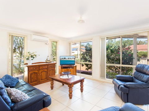 1 / 4 Huntly Close - Australian Directory 6