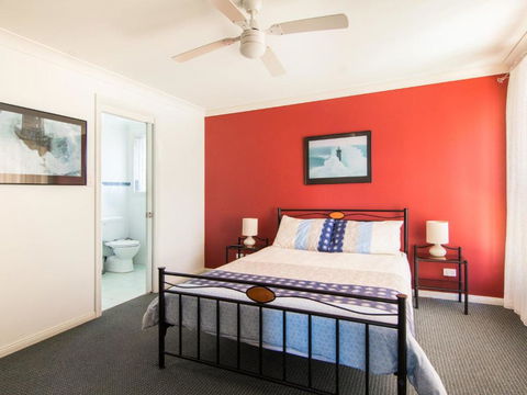 1 / 54 Parkes Airconditioned - Australian Directory 2
