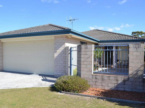 1 / 54 Parkes Airconditioned - Australian Directory 1