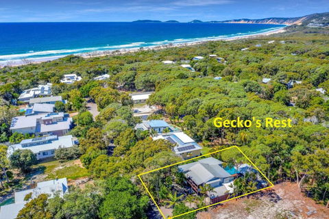Geckos Rest Rainbow Shores Executive Beach House Pet Friendly Pool Wi Fi - Australian Directory 2