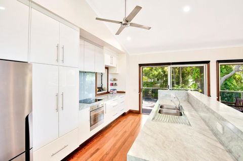 Geckos Rest Rainbow Shores Executive Beach House Pet Friendly Pool Wi Fi - Australian Directory 4
