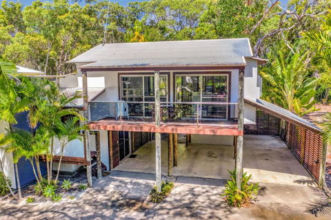 Geckos Rest Rainbow Shores Executive Beach House Pet Friendly Pool Wi Fi - Australian Directory 6