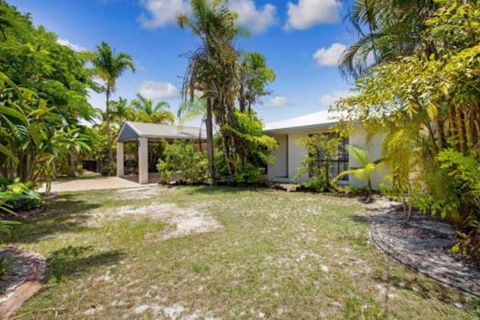 Sunyata Beach House Rainbow Beach Beachside Escape With A Pool Pet Friendly & Wi Fi - Australian Directory 4