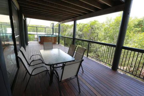 25 Naiad Court Rainbow Shores The Ultimate Beachside Executive Property Air Conditioned - Australian Directory 4