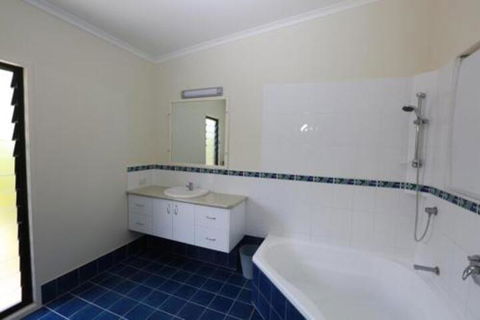 25 Naiad Court Rainbow Shores The Ultimate Beachside Executive Property Air Conditioned - Australian Directory 2