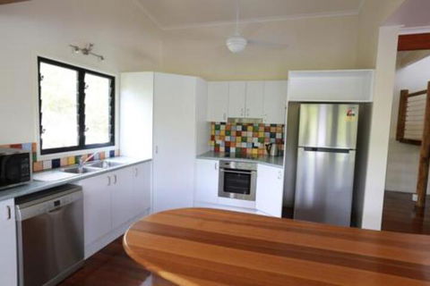 25 Naiad Court Rainbow Shores The Ultimate Beachside Executive Property Air Conditioned - Australian Directory 5
