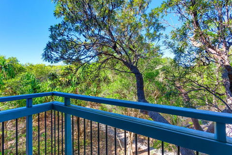 Surfside Beach House 17 Rainbow Shores Swimming Pool 2 Minute Walk To Beach Air Conditioning Relax Here - Australian Directory 1