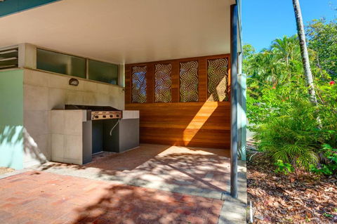 Surfside Beach House 17 Rainbow Shores Swimming Pool 2 Minute Walk To Beach Air Conditioning Relax Here - Australian Directory 4