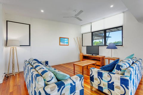 Surfside Beach House 17 Rainbow Shores Swimming Pool 2 Minute Walk To Beach Air Conditioning Relax Here - Australian Directory 3